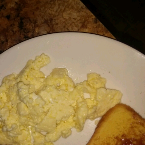 Easy Fluffy Scrambled Eggs