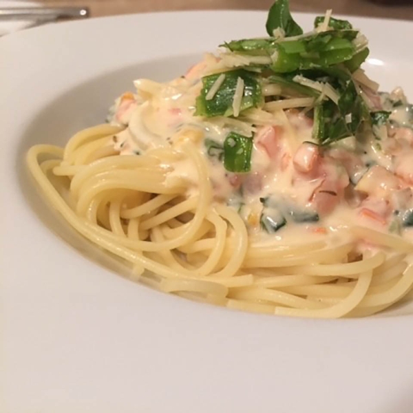 Creamy Basil Margherita Spaghetti