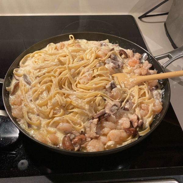 Mushroom Shrimp Alfredo Pasta