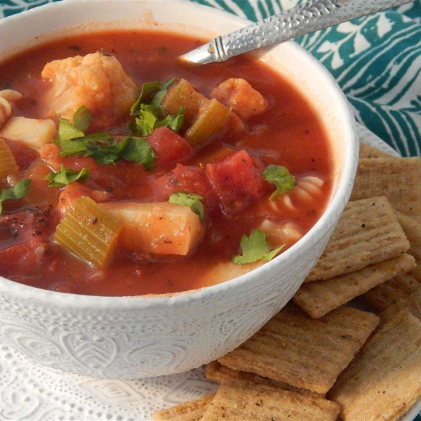 Hearty Vegetable and Macaroni Soup