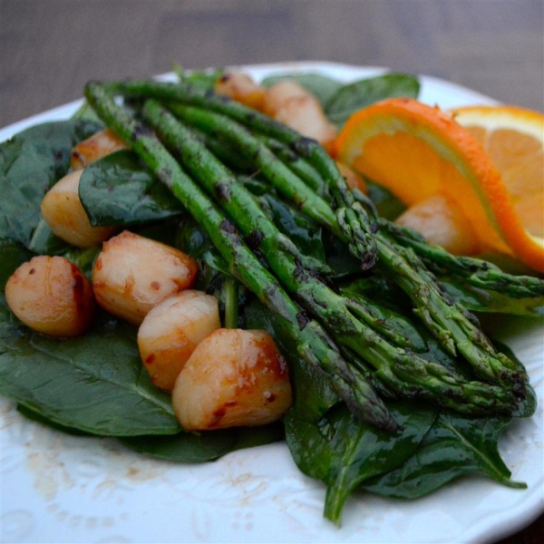 Seared Scallop and Asparagus Salad