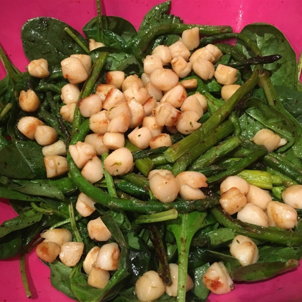 Seared Scallop and Asparagus Salad