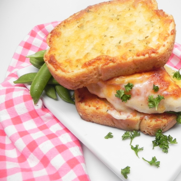 Cheesy Chicken Toast Sandwich