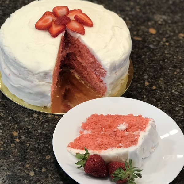 White Chocolate Strawberry Cake