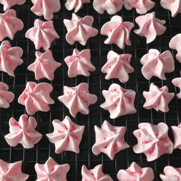 Peppermint Meringue Cookies