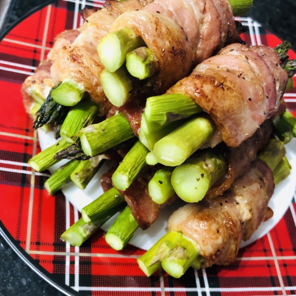 Bacon-Wrapped Sriracha Asparagus