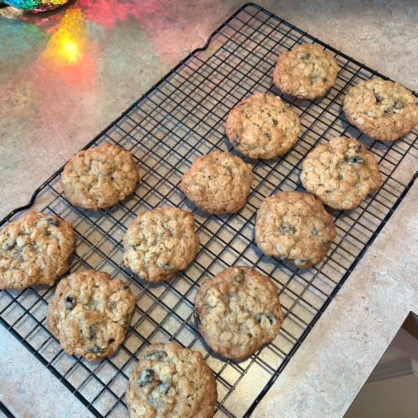 Beth's Spicy Oatmeal Raisin Cookies