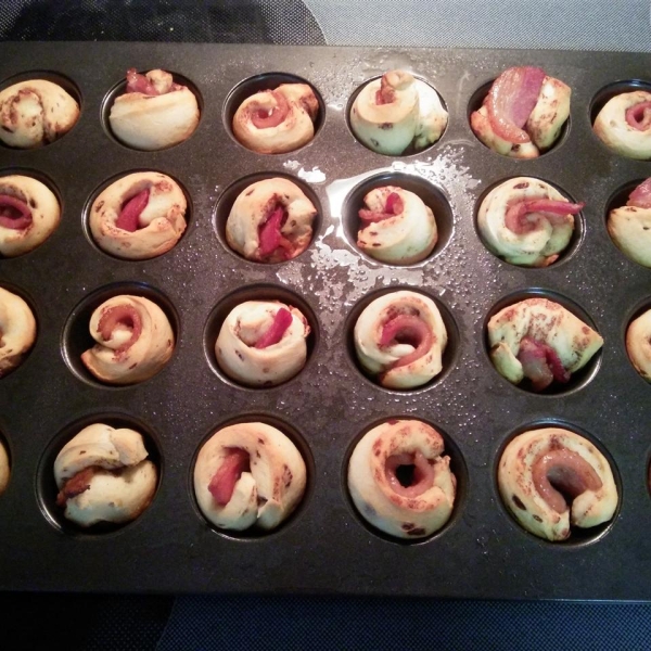 Bacon-Stuffed Cinnamon Roll Bites