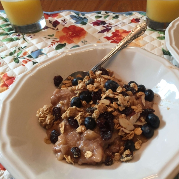 Overnight Slow Cooker Apple Oatmeal