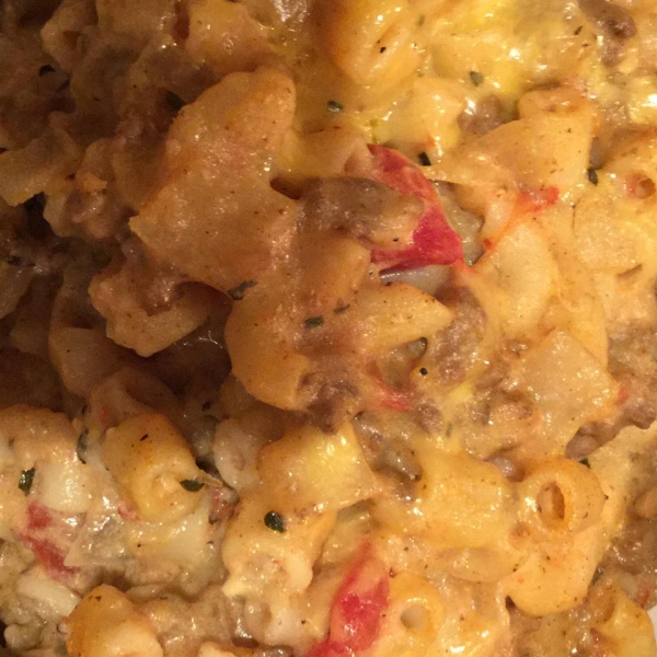 Cheesy Macaroni and Beef Casserole with Thyme