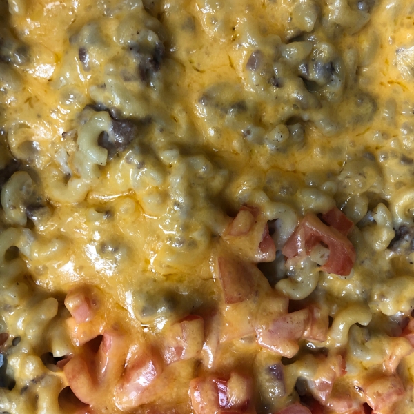 Cheesy Macaroni and Beef Casserole with Thyme