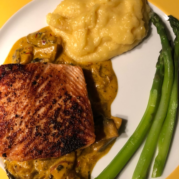 Seared Salmon with Indian-Inspired Cream Sauce