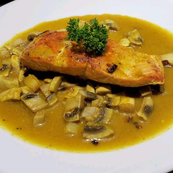 Seared Salmon with Indian-Inspired Cream Sauce