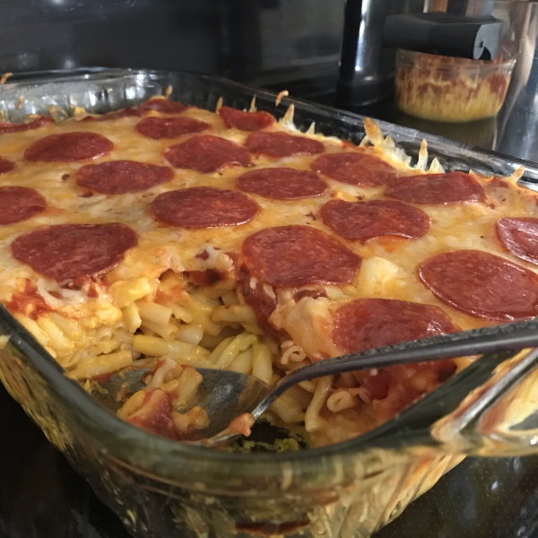 Macaroni and Cheese Pizza Bake