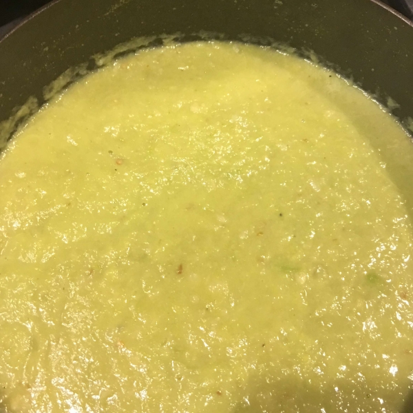 Creamy Asparagus and Cauliflower Soup