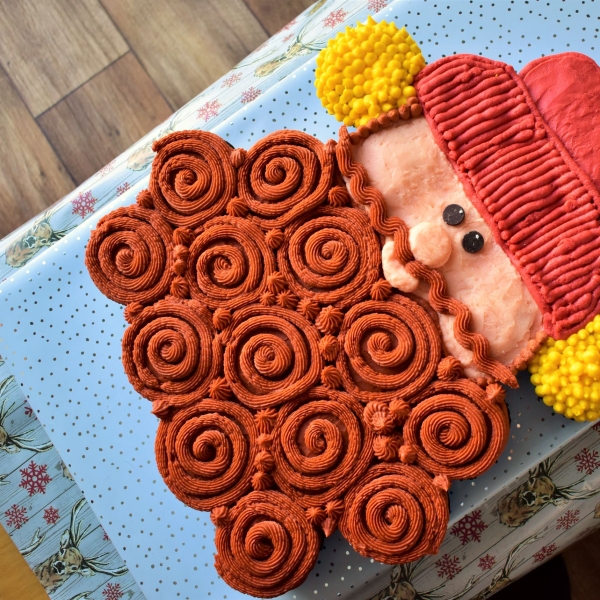 Yukon Cornelius Pull-Apart Cupcake Cake