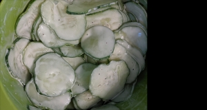 5-Minute Creamy Keto Cucumber Salad