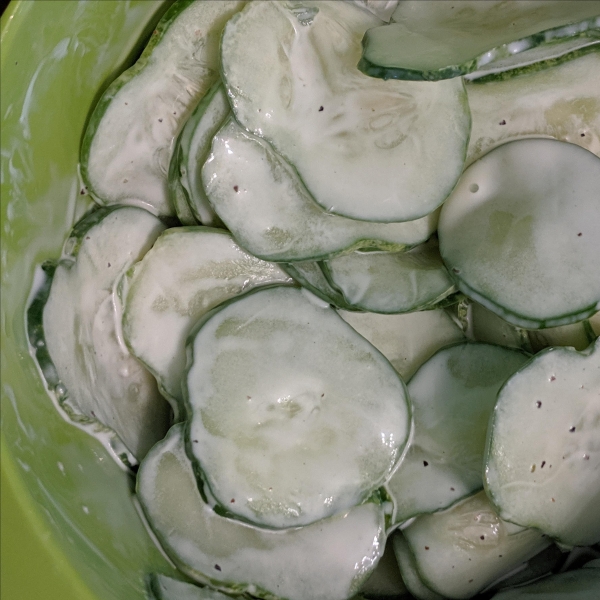 5-Minute Creamy Keto Cucumber Salad