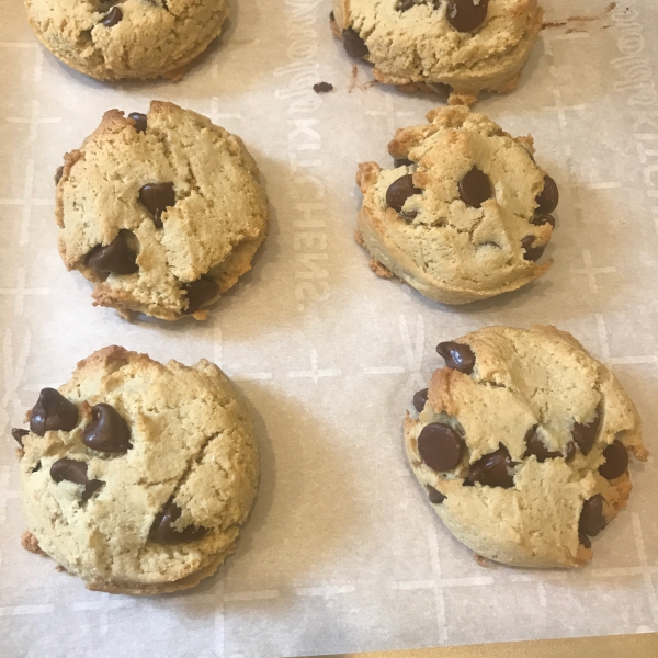 Gluten-Free Almond Flour Chocolate Chip Cookies