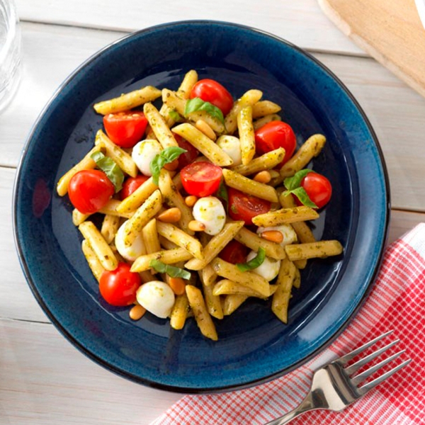 Quick Penne Pesto with Tomatoes