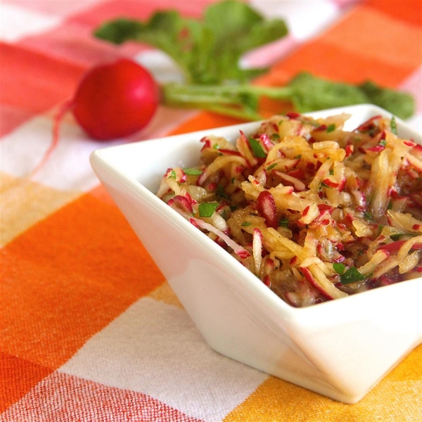 Ultra-Simple and Delicious Red Radish Salad
