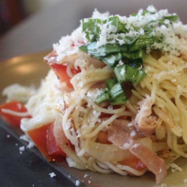 Summer Fresh Pasta with Tomatoes and Prosciutto