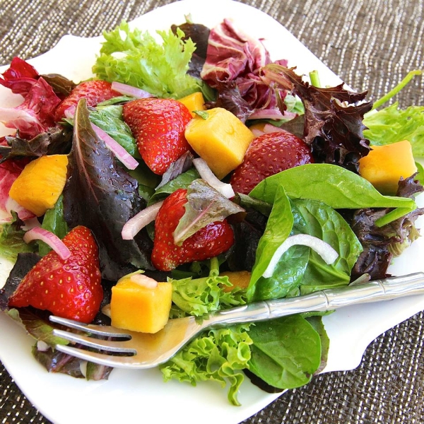 Strawberry-Mango Mesclun Salad