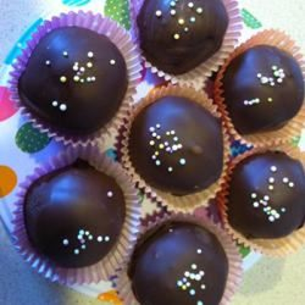 Easy Chocolate Chip Cookie Dough Truffles