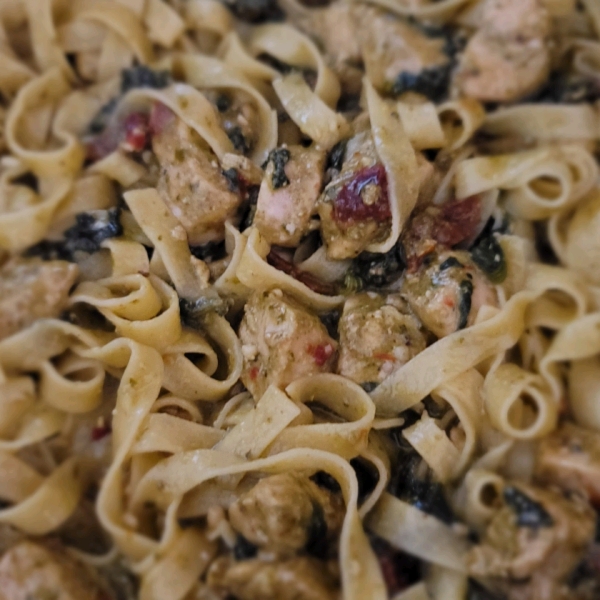 Chicken Pesto with Fettuccine and Spinach