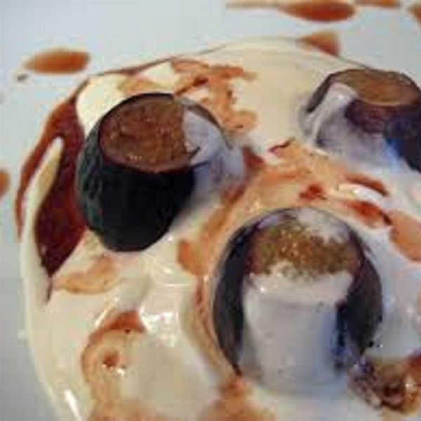 Vanilla Port Poached Figs with Honey Cream