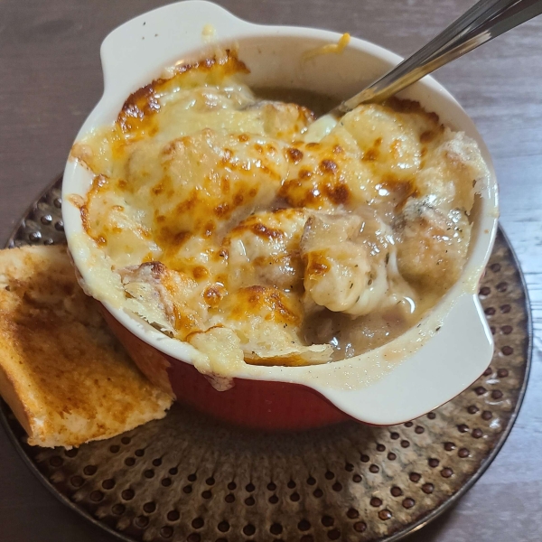 Rich and Simple French Onion Soup