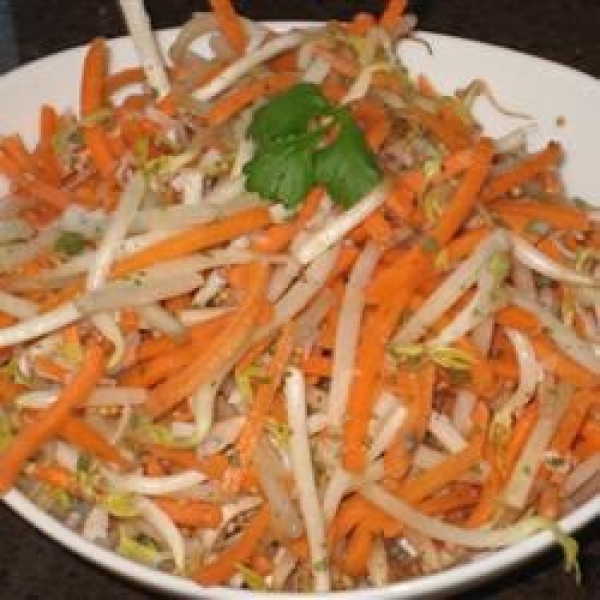 Carrot-Bean Sprouts Salad