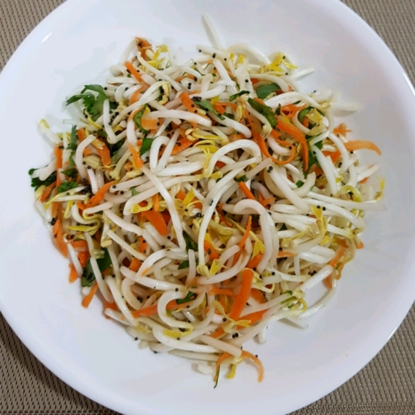 Carrot-Bean Sprouts Salad