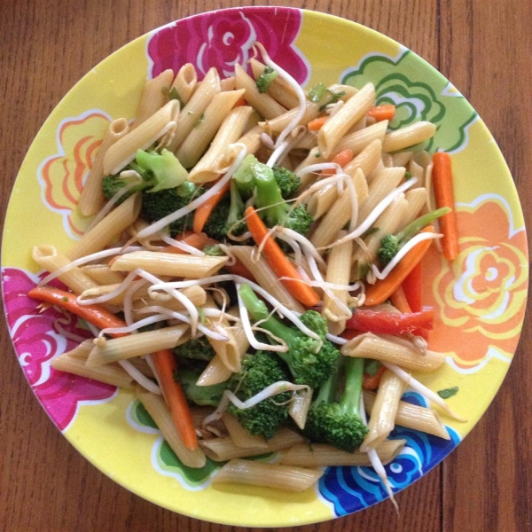 Asian Pasta Salad with Beef, Broccoli and Bean Sprouts