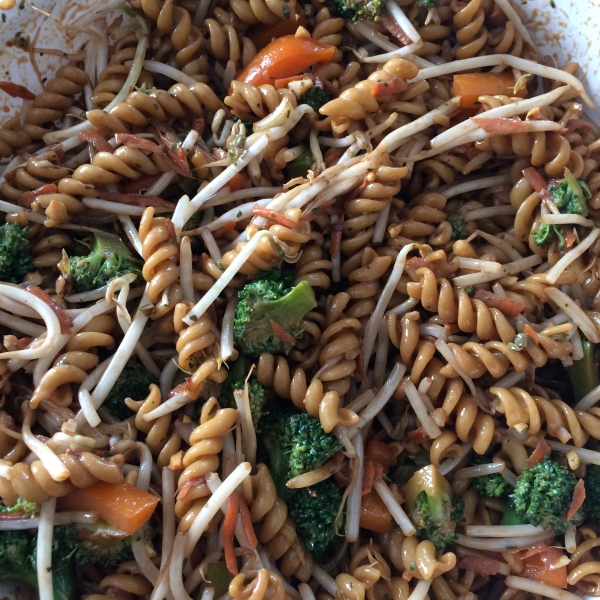 Asian Pasta Salad with Beef, Broccoli and Bean Sprouts