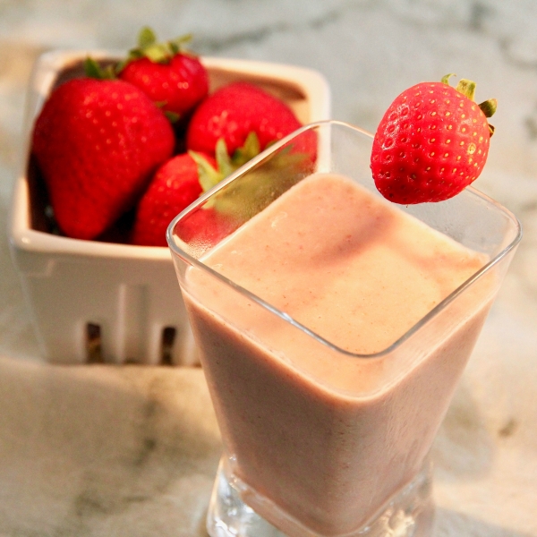 Vegan Strawberry Oatmeal Breakfast Smoothie