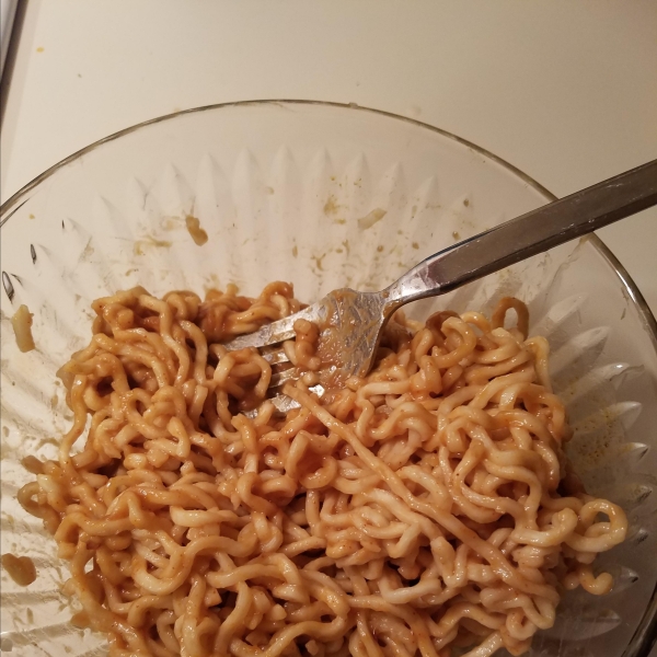 Easy Ramen Peanut Pasta