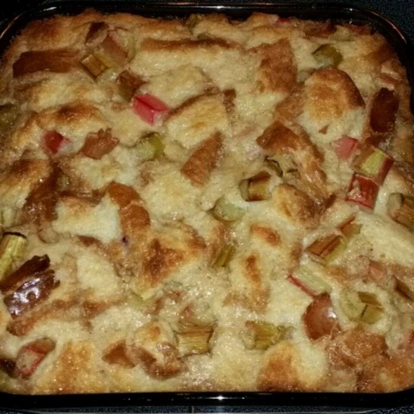 Old Fashioned Rhubarb Bread Pudding