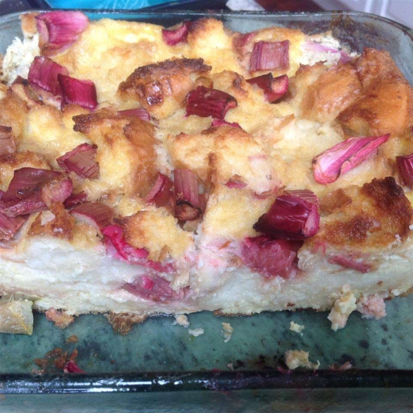 Old Fashioned Rhubarb Bread Pudding