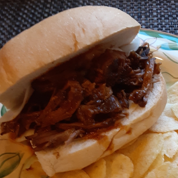 Slow Cooker Shredded Beef Sandwiches