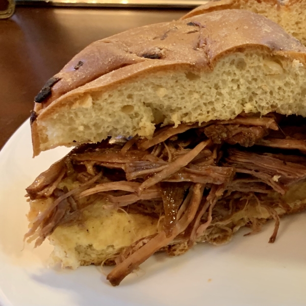 Slow Cooker Shredded Beef Sandwiches