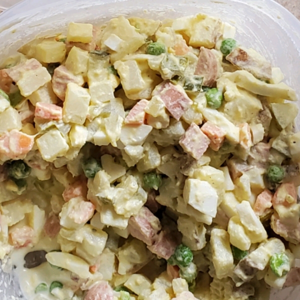 Authentic Russian Salad 'Olivye'