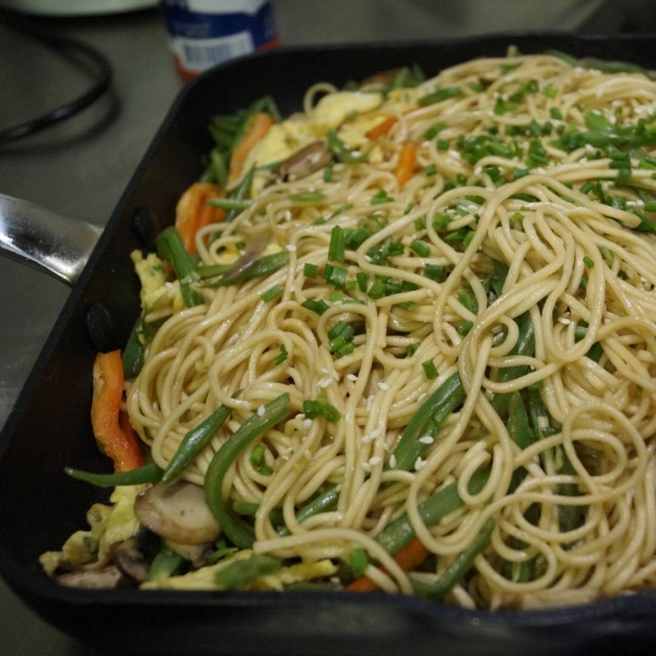 Vegetarian Chinese Fried Noodles