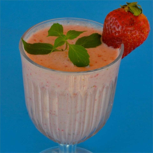 Creamy Strawberry-Pineapple Smoothie