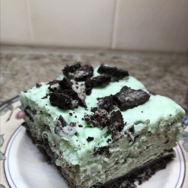 Cookies and Peppermint Ice Cream Cake