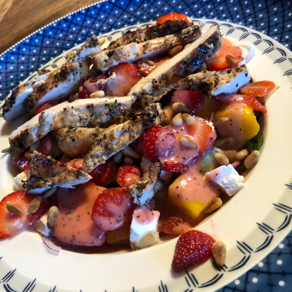 Strawberry-Mango Grilled Chicken Salad