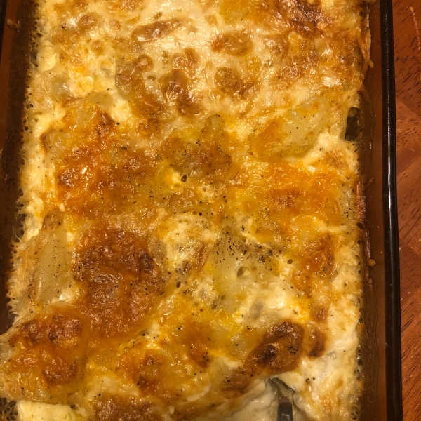 Rich and Creamy Potatoes Au Gratin