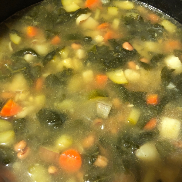 Loaded Black-Eyed Peas, Spinach, and Vegetable Soup