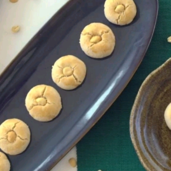 Lunar New Year Peanut Cookies