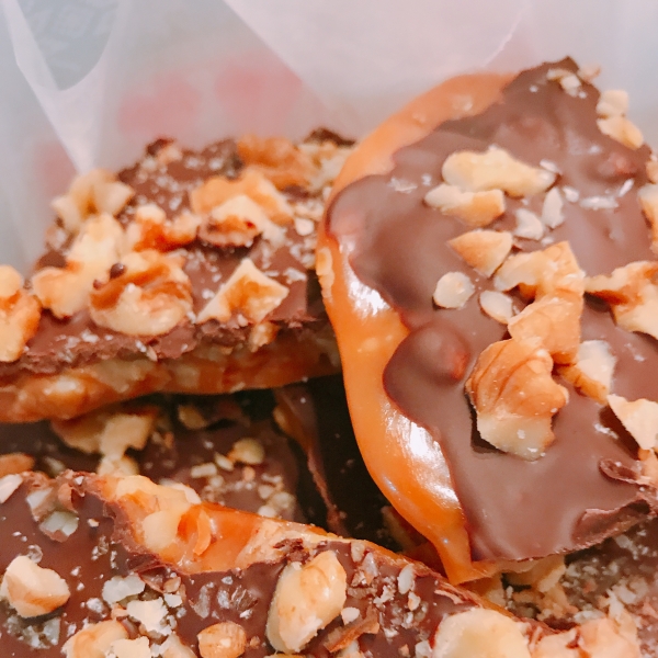 Christmas Walnut Toffee